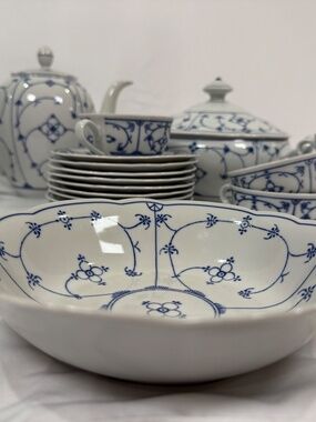 Winterling Bavaria Strawflower Blue Vegetable Serving Bowl Strohblume 8”